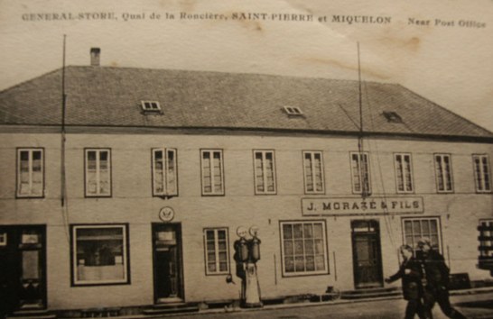 Façade du magasin J. Morazé & Fils sur le quai de la Roncière, carte postale ancienne